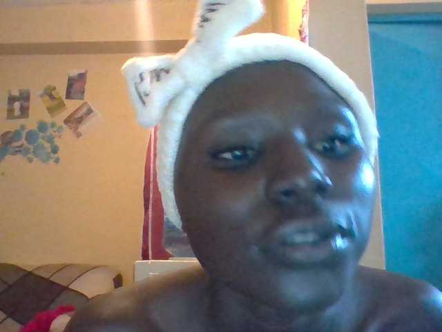 Keisha3 live cam on BongaCams