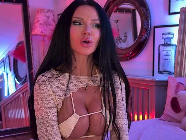 AmberLuna live cam on BongaCams
