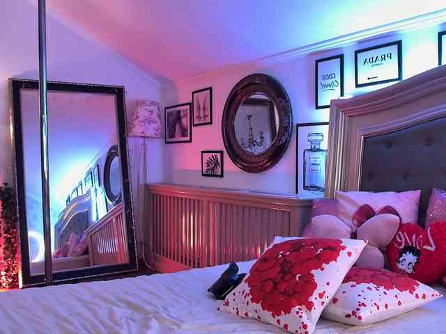 AmberLuna webcam