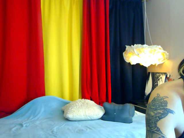 JinnAndJillian live cam on BongaCams