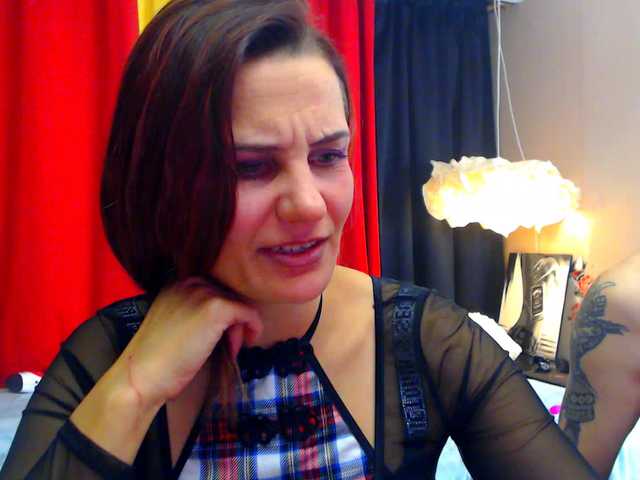 JinnAndJillian, 27 y/o - Live Cam on BongaCams