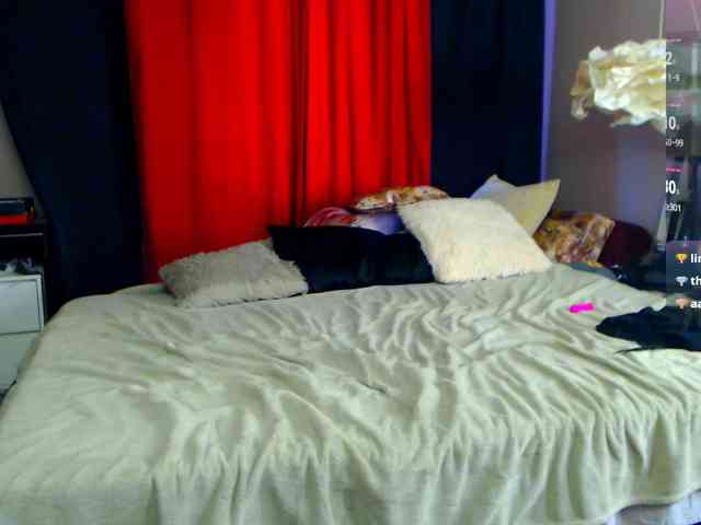 JinnAndJillian webcam