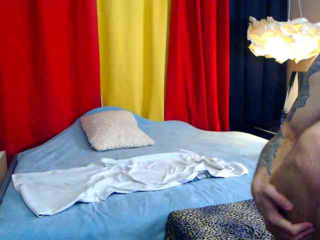 JinnAndJillian webcam