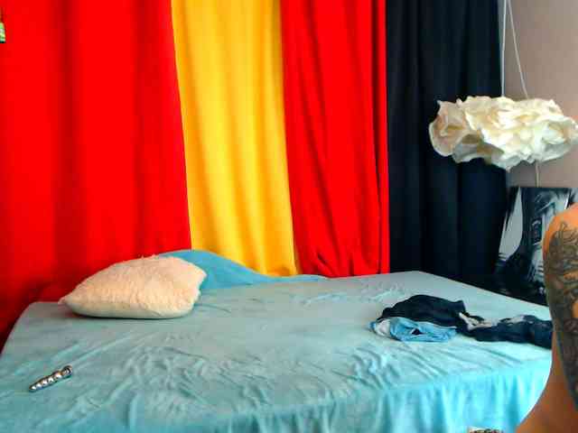 JinnAndJillian webcam