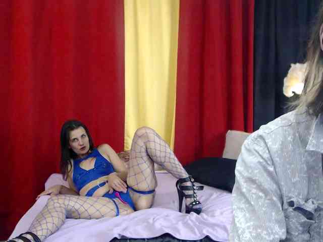 JinnAndJillian webcam