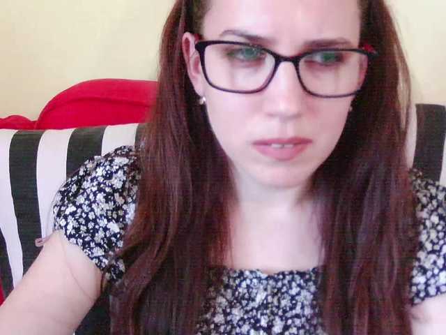 EmilyHot live cam on BongaCams