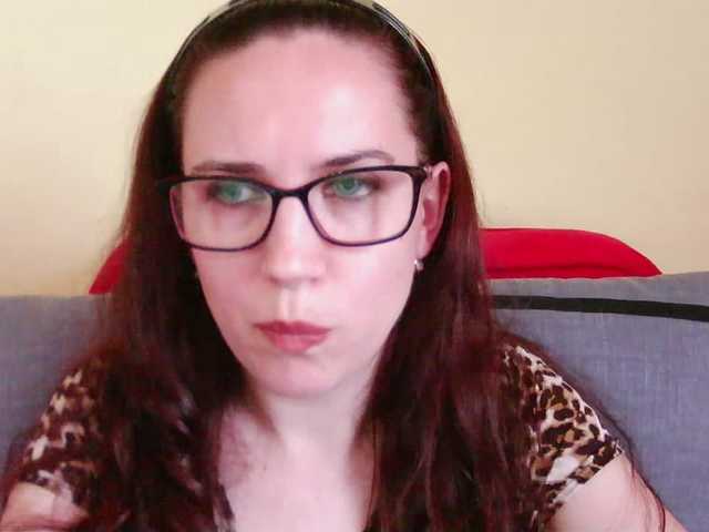 EmilyHot live cam on BongaCams