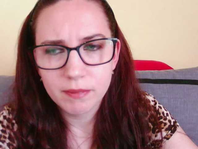 EmilyHot live cam on BongaCams