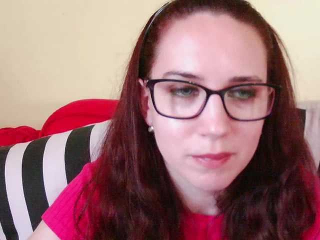 EmilyHot live cam on BongaCams