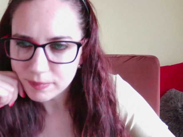 EmilyHot live cam on BongaCams