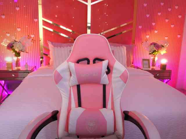 LunarBarbie webcam