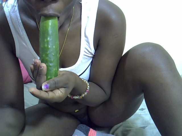 Prettylovie live cam on BongaCams