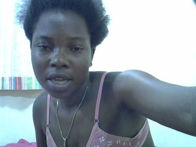 Prettylovie live cam on BongaCams