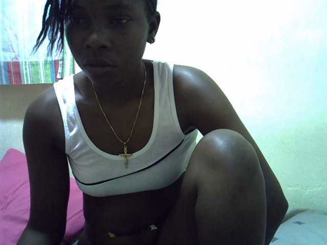 Prettylovie live cam on BongaCams