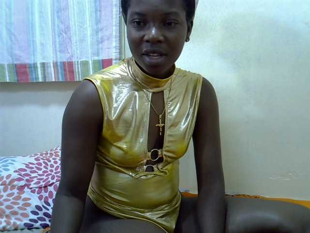 Prettylovie live cam on BongaCams