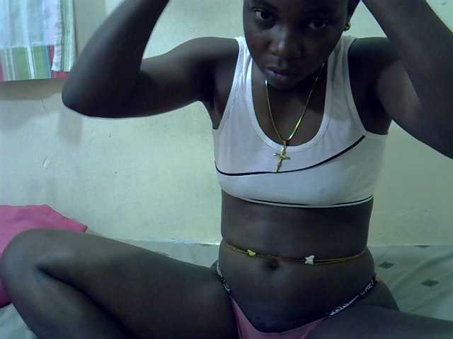 Prettylovie live cam on BongaCams