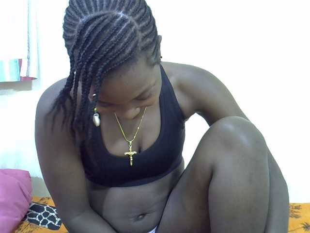 Prettylovie live cam on BongaCams