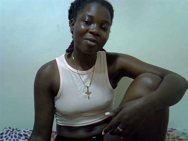 Prettylovie live cam on BongaCams