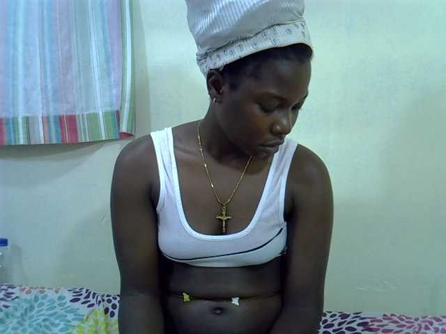 Prettylovie live cam on BongaCams