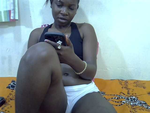 Prettylovie live cam on BongaCams