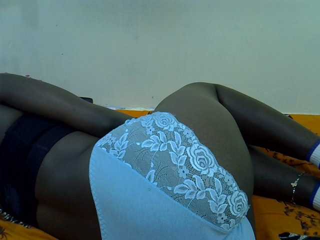 Prettylovie live cam on BongaCams