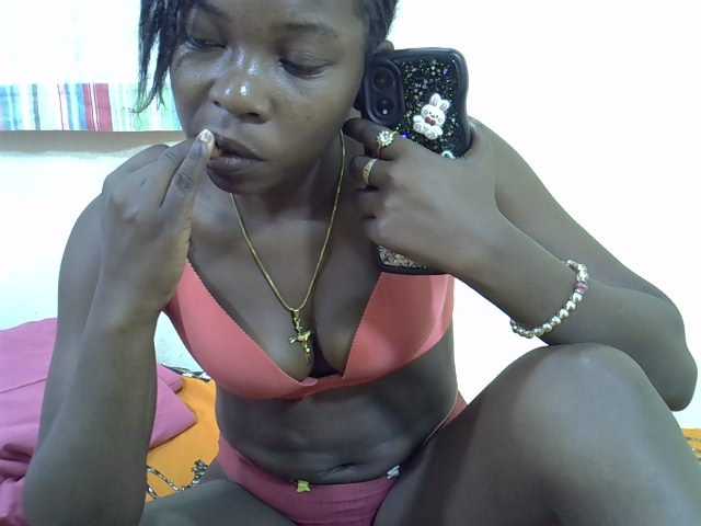 Prettylovie live cam on BongaCams