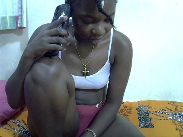 Prettylovie live cam on BongaCams