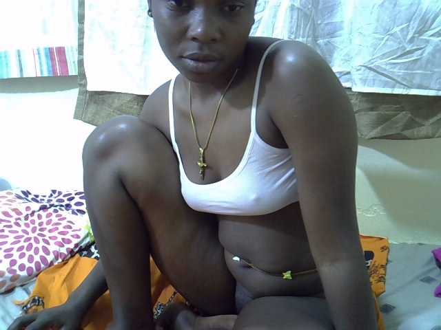 Prettylovie live cam on BongaCams