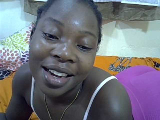 Prettylovie live cam on BongaCams