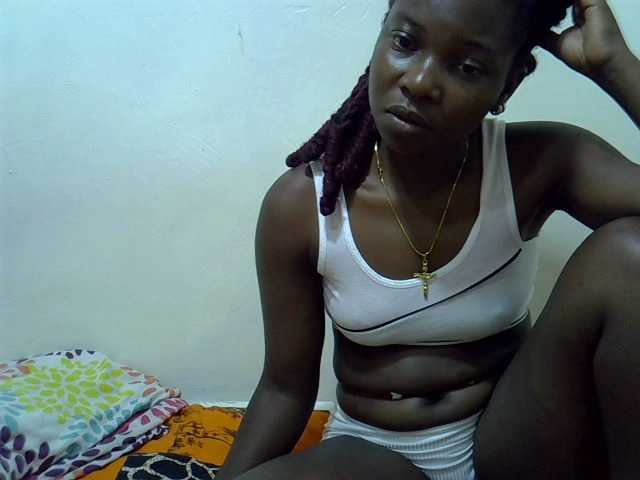 Prettylovie live cam on BongaCams