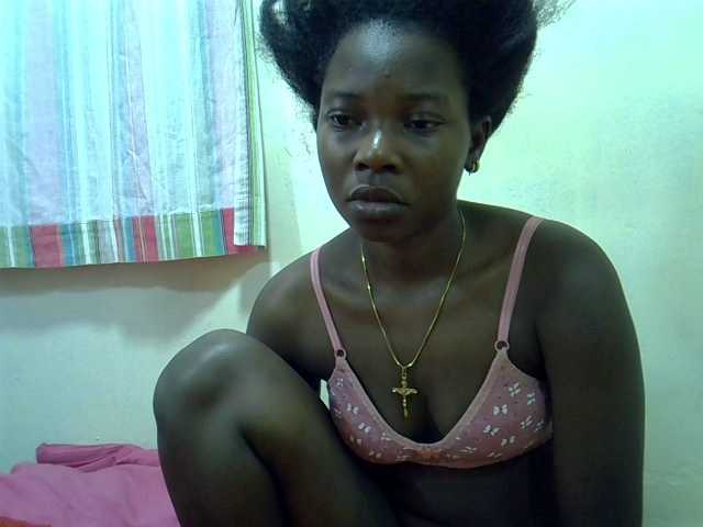 Prettylovie live cam on BongaCams