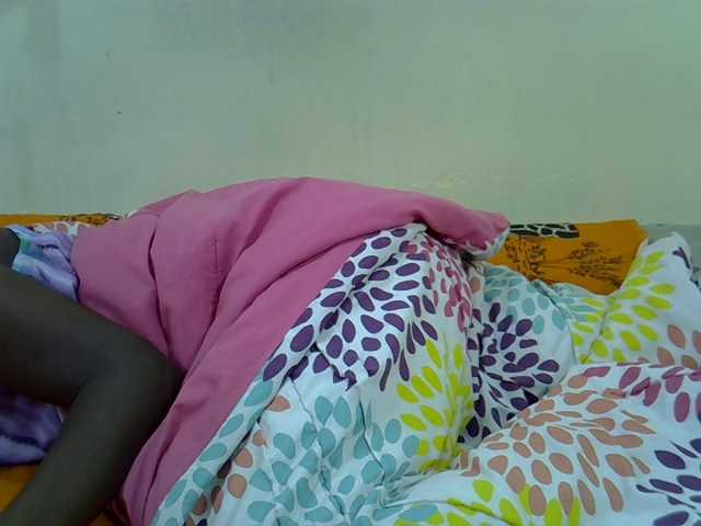 Prettylovie live cam on BongaCams