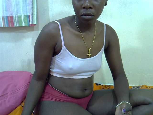 Prettylovie live cam on BongaCams