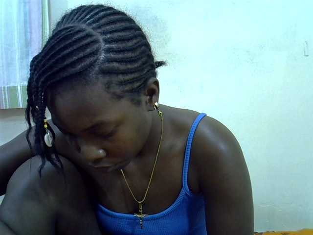 Prettylovie live cam on BongaCams