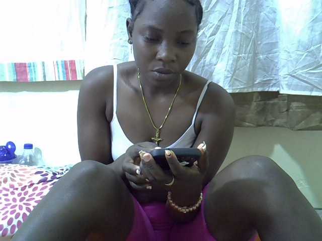 Prettylovie live cam on BongaCams