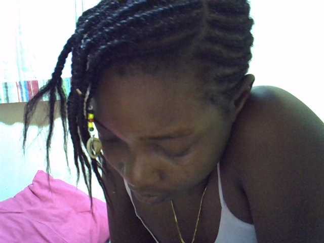Prettylovie live cam on BongaCams