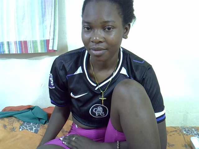 Prettylovie live cam on BongaCams
