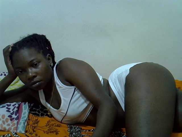 Prettylovie live cam on BongaCams