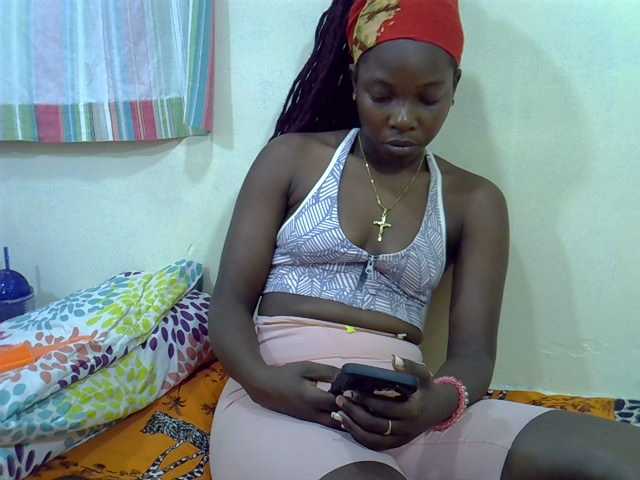Prettylovie live cam on BongaCams