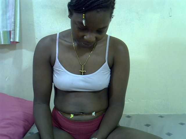 Prettylovie live cam on BongaCams