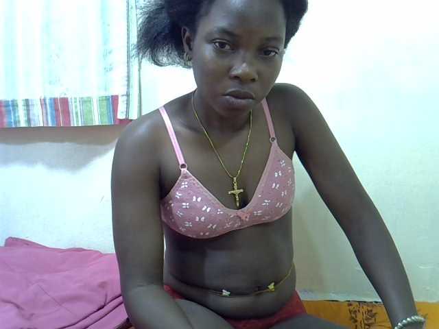 Prettylovie live cam on BongaCams
