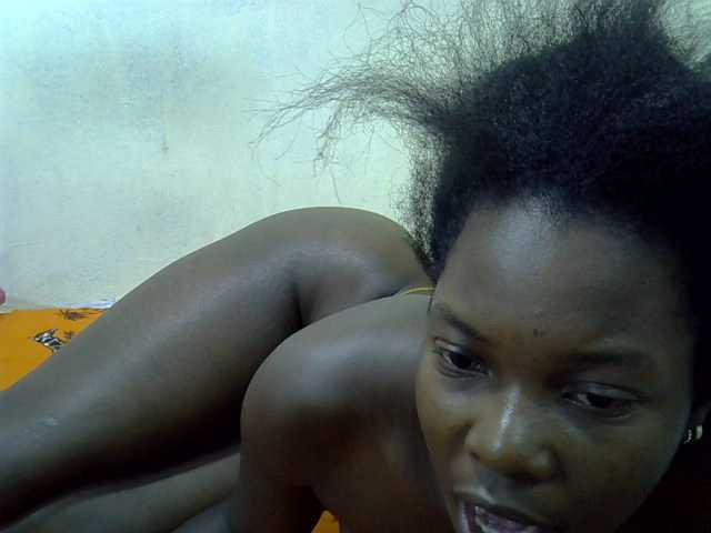 Prettylovie live cam on BongaCams