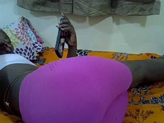 Prettylovie live cam on BongaCams