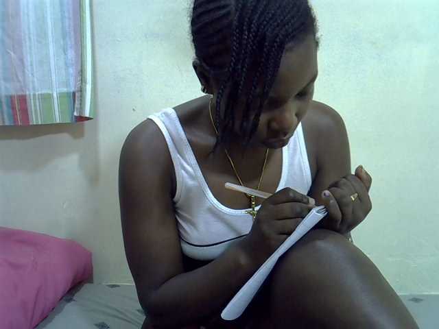 Prettylovie live cam on BongaCams