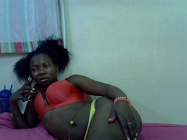 Prettylovie live cam on BongaCams