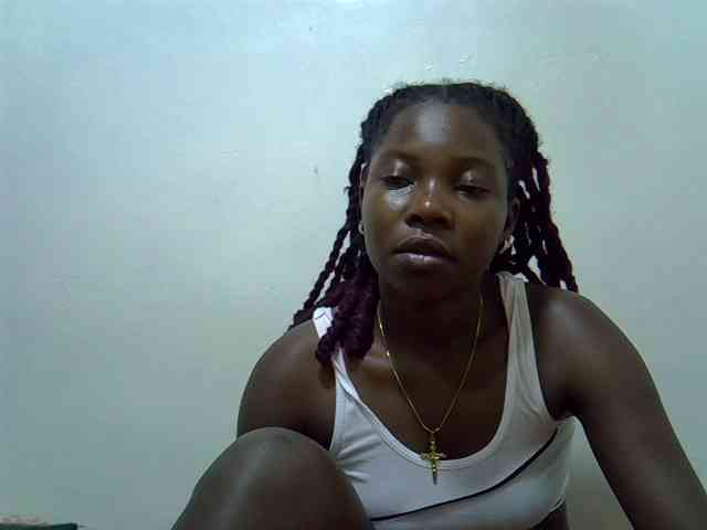 Prettylovie Live Webcam on BongaCams