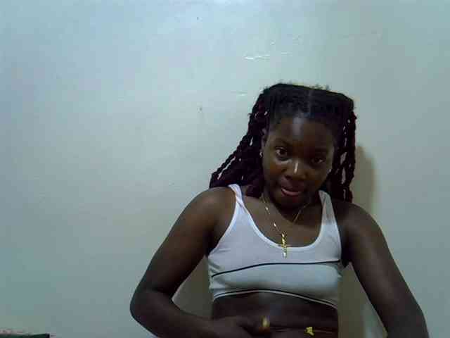 Prettylovie Live Webcam on BongaCams