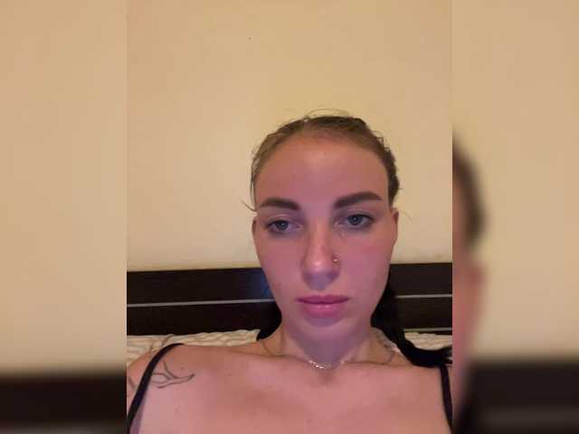 Manynya2 live cam on BongaCams