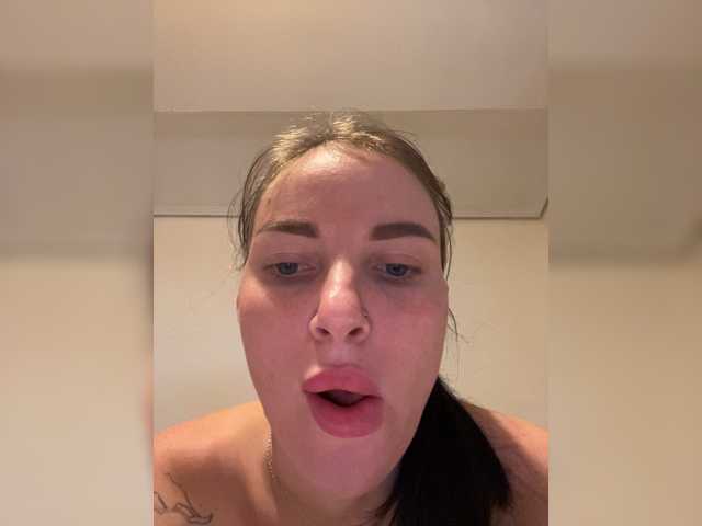 Manynya2 live cam on BongaCams