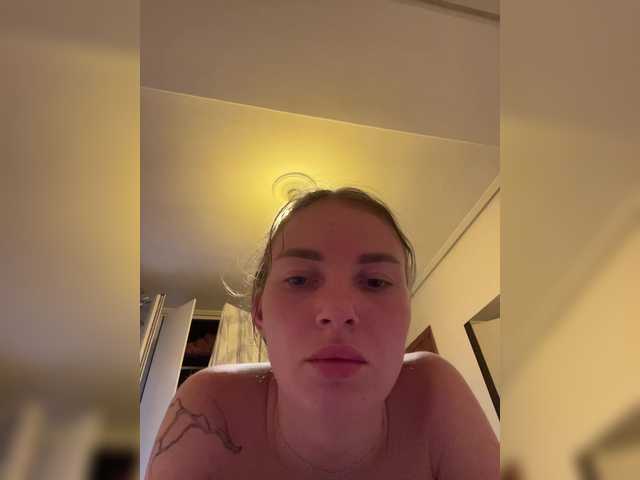 Manynya2 live cam on BongaCams